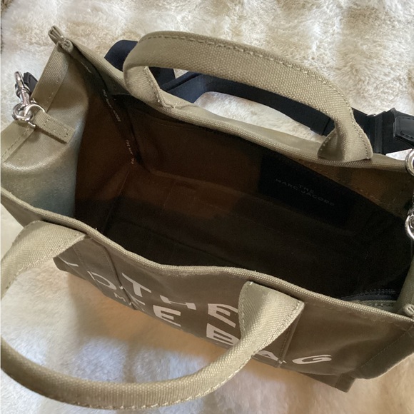 Marc Jacob’s Medium The Tote Bag - Picture 6 of 6